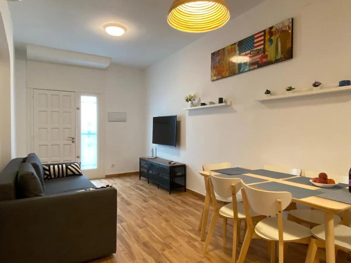 Apartments Sant Lluis Center, 2 Min Walk From The Sea Льорет-де-Мар