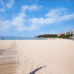 Seahomes Vacations, Beach&pool, In Fenals Appartement